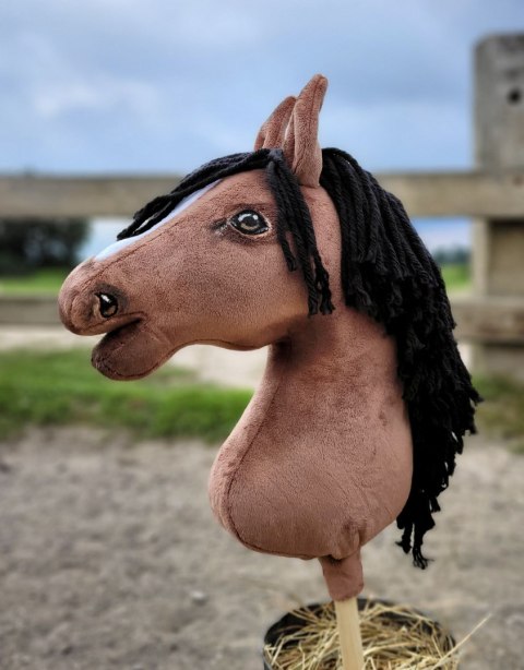 Hobby Horse Duży koń na kiju Premium - gniady A3 Hobby Horse Duży koń na kiju Premium - gniady A3