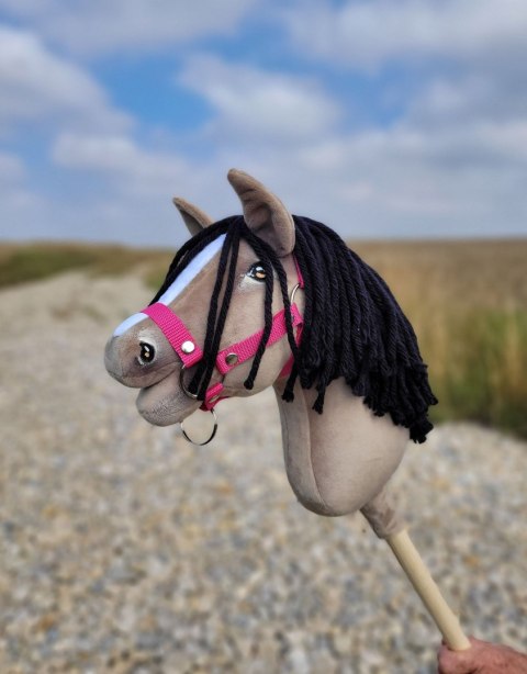Hobby Horse Mały koń na kiju Premium - bułany A4 Hobby Horse Mały koń na kiju Premium - bułany A4