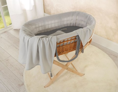 Kosz mojżesza BOHO wiklinowy ze stojakiem z wyściółką muślinową -szarą Kosz mojżesza BOHO wiklinowy ze stojakiem z wyściółką muślinową -szarą