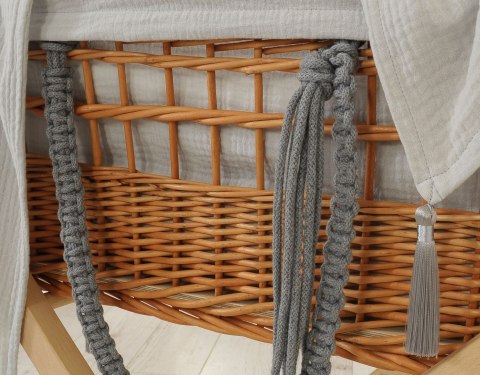 Kosz mojżesza BOHO wiklinowy ze stojakiem z wyściółką muślinową -szarą Kosz mojżesza BOHO wiklinowy ze stojakiem z wyściółką muślinową -szarą