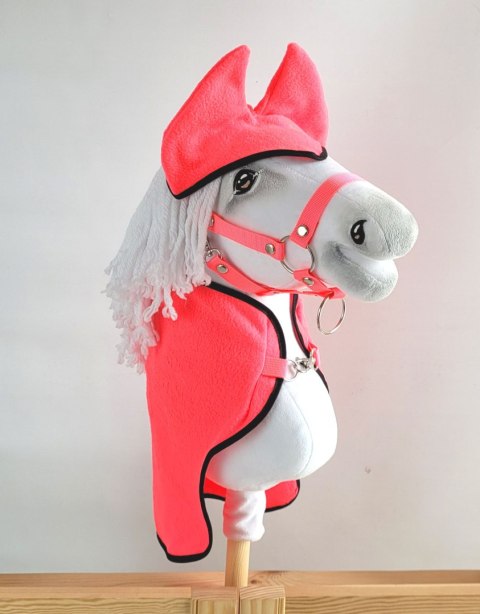Zestaw dla Hobby Horse A4: derka + nauszniki - neon pink Zestaw dla Hobby Horse A4: derka + nauszniki - neon pink