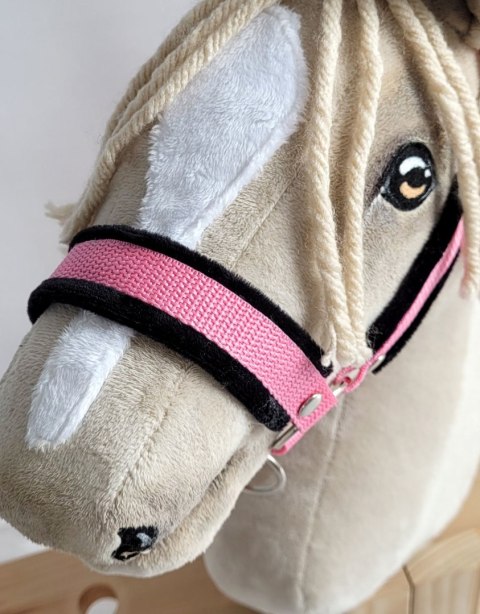 Zestaw do Hobby Horse: kantar A3 z czarnym futerkiem + uwiąz ze sznurka - czarno-różowy Zestaw do Hobby Horse: kantar A3 z czarnym futerkiem + uwiąz ze sznurka - czarno-różowy