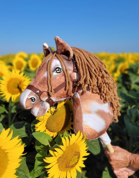 Hobby Horse Duży koń na kiju Premium - srokaty tobiano z brązową grzywą A3 Hobby Horse Duży koń na kiju Premium - srokaty tobiano z brązową grzywą A3