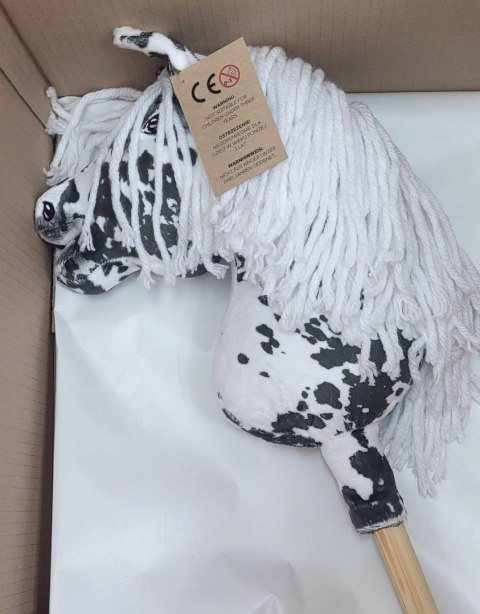 Hobby Horse Mały koń na kiju Premium - tarantowaty biało-czarny z białą grzywą A4 Hobby Horse Mały koń na kiju Premium - tarantowaty biało-czarny z białą grzywą A4