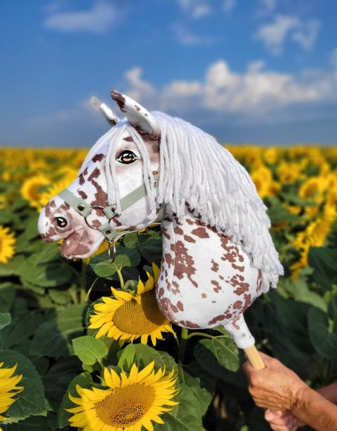 Hobby Horse Duży koń na kiju Premium - tarantowaty biało-brązowy z białą grzywą A3 Hobby Horse Duży koń na kiju Premium - tarantowaty biało-brązowy z białą grzywą A3