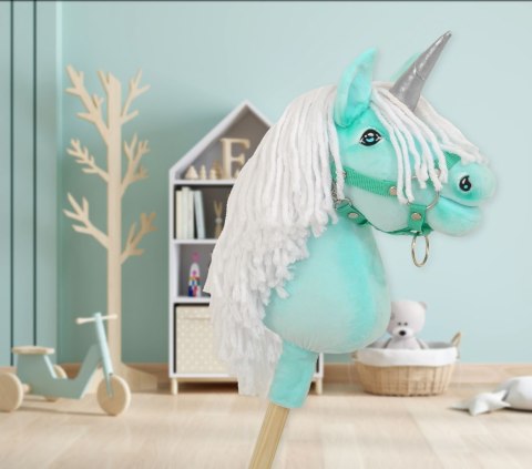 Hobby Horse Jednorożec na kiju mały miętowy z białą grzywą i srebrnym rogiem Hobby Horse Jednorożec na kiju mały miętowy z białą grzywą i srebrnym rogiem