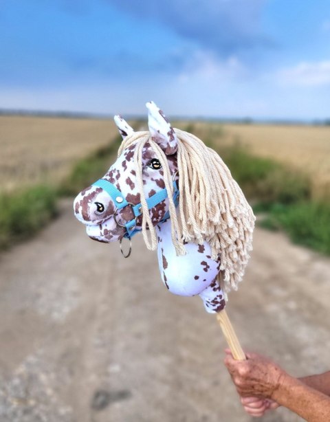 Hobby Horse Mały koń na kiju Premium - tarantowaty biało-brązowy z beżową grzywą A4 Hobby Horse Mały koń na kiju Premium - tarantowaty biało-brązowy z beżową grzywą A4