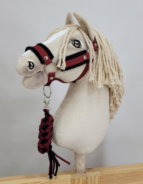 Zestaw do Hobby Horse: kantar A3 z czarnym futerkiem + uwiąz ze sznurka - czarno-bordowy Zestaw do Hobby Horse: kantar A3 z czarnym futerkiem + uwiąz ze sznurka - czarno-bordowy