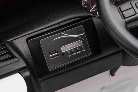 Toyota Hilux na akumulator dla dzieci Biały + Napęd 4x4 + Pilot + 2 bagażniki + Radio MP3 + LED Toyota Hilux na akumulator dla dzieci Biały + Napęd 4x4 + Pilot + 2 bagażniki + Radio MP3 + LED