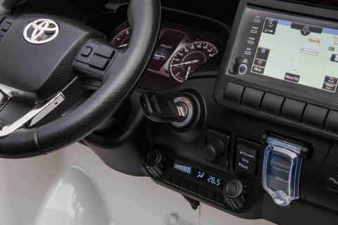 Toyota Hilux na akumulator dla dzieci Biały + Napęd 4x4 + Pilot + 2 bagażniki + Radio MP3 + LED Toyota Hilux na akumulator dla dzieci Biały + Napęd 4x4 + Pilot + 2 bagażniki + Radio MP3 + LED